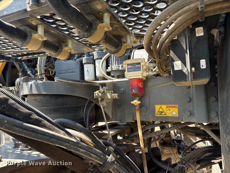 image for item YA0773 2014 Rogator RG110 sprayer