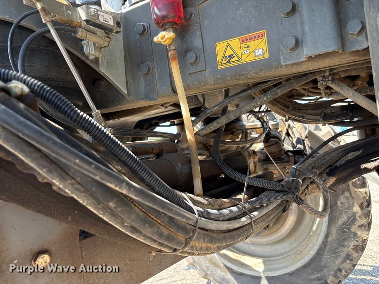 image for item YA0773 2014 Rogator RG110 sprayer