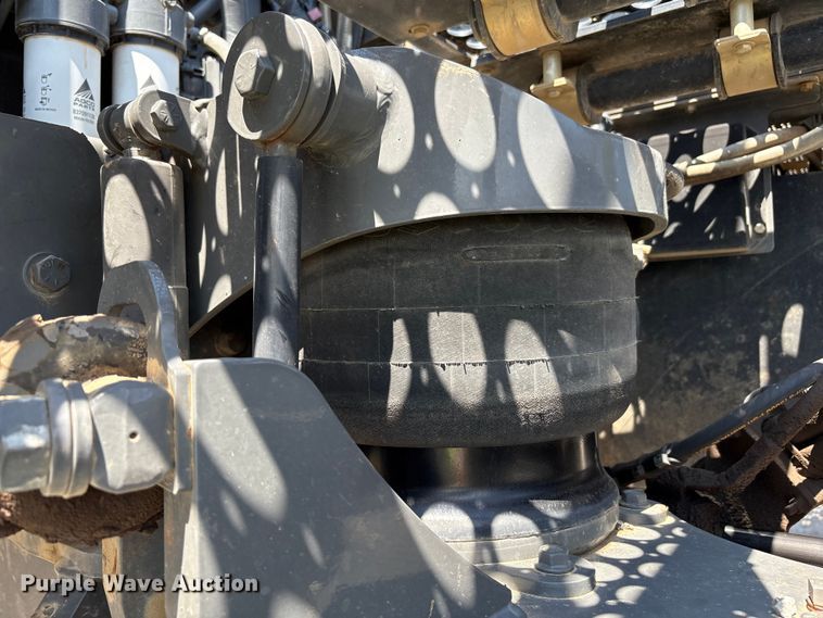 image for item YA0773 2014 Rogator RG110 sprayer