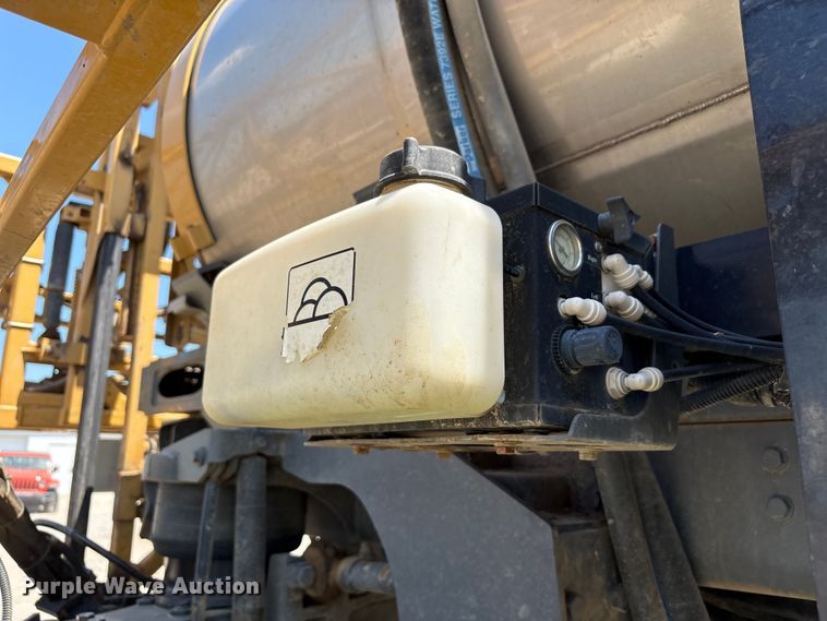 image for item YA0773 2014 Rogator RG110 sprayer