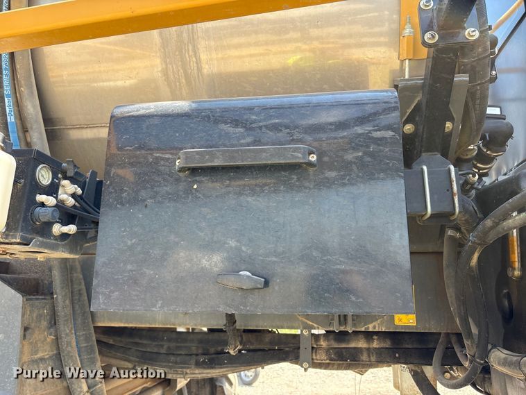 image for item YA0773 2014 Rogator RG110 sprayer