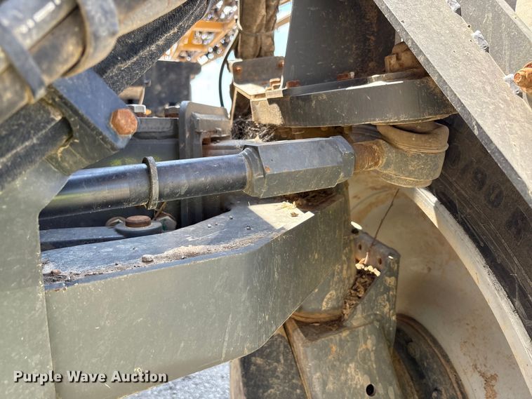 image for item YA0773 2014 Rogator RG110 sprayer