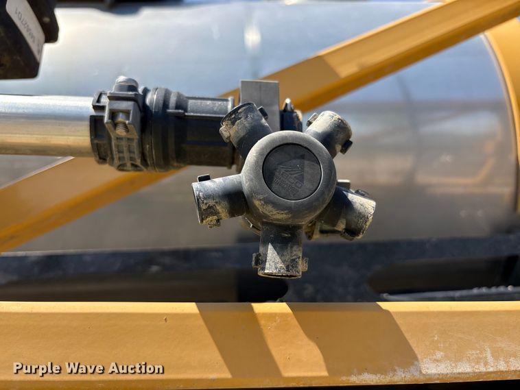 image for item YA0773 2014 Rogator RG110 sprayer