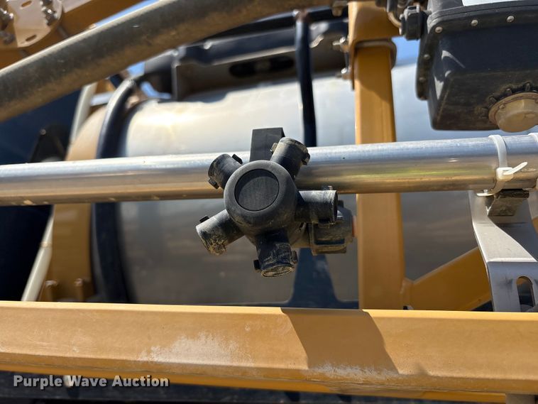 image for item YA0773 2014 Rogator RG110 sprayer