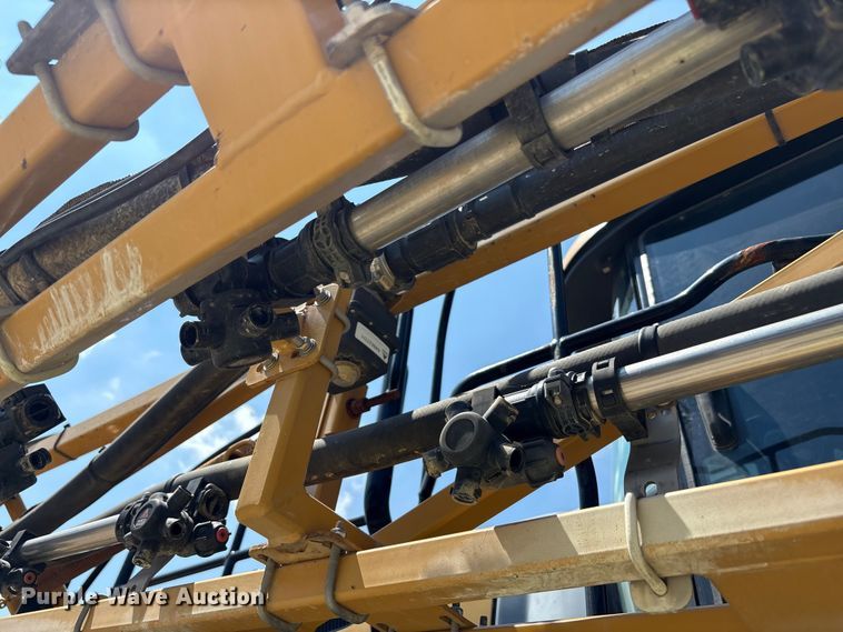 image for item YA0773 2014 Rogator RG110 sprayer