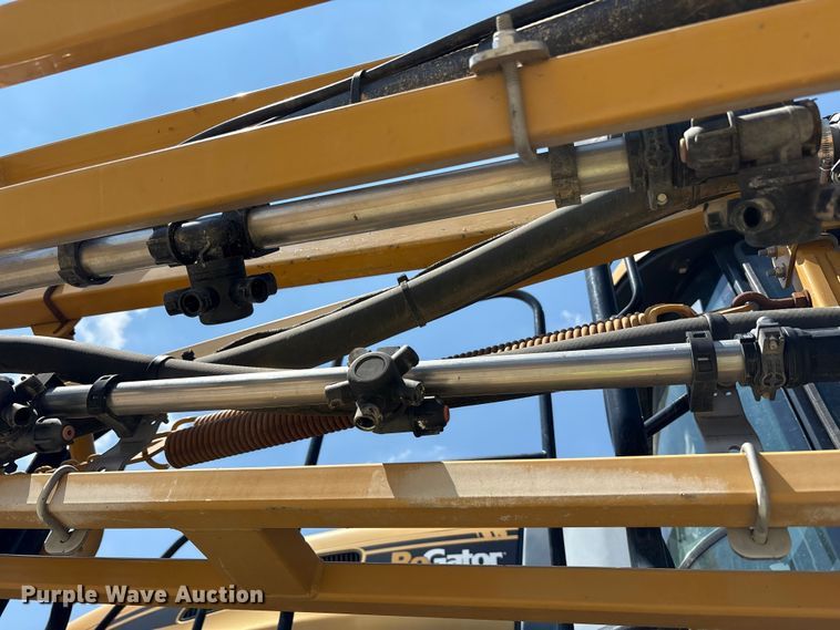 image for item YA0773 2014 Rogator RG110 sprayer