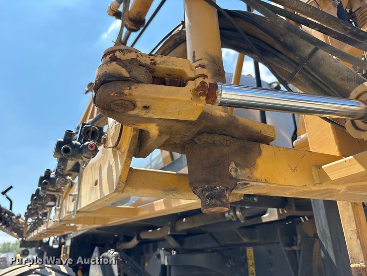 image for item YA0773 2014 Rogator RG110 sprayer