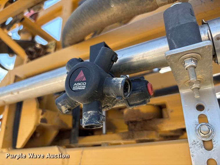 image for item YA0773 2014 Rogator RG110 sprayer