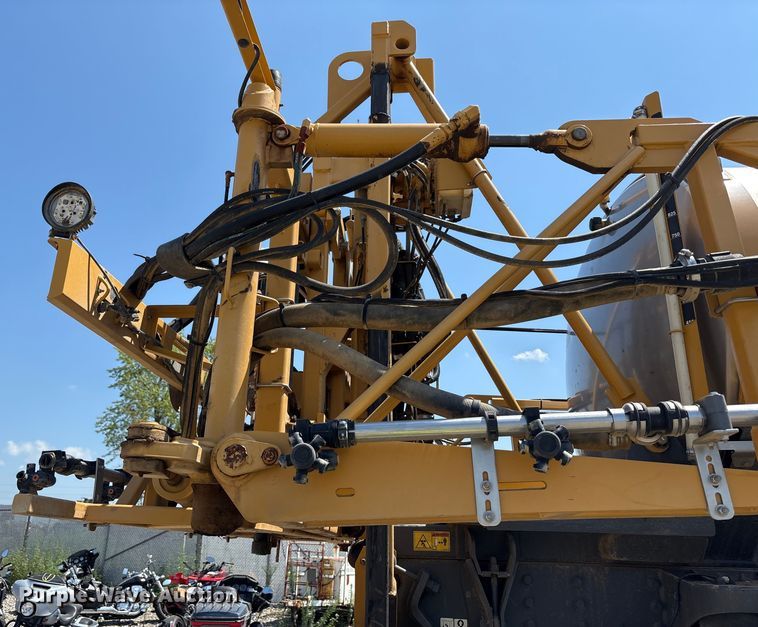 image for item YA0773 2014 Rogator RG110 sprayer