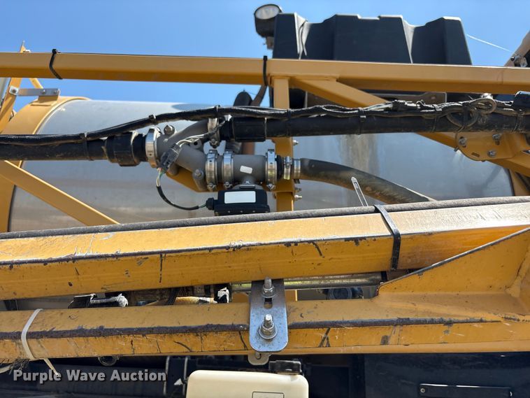 image for item YA0773 2014 Rogator RG110 sprayer