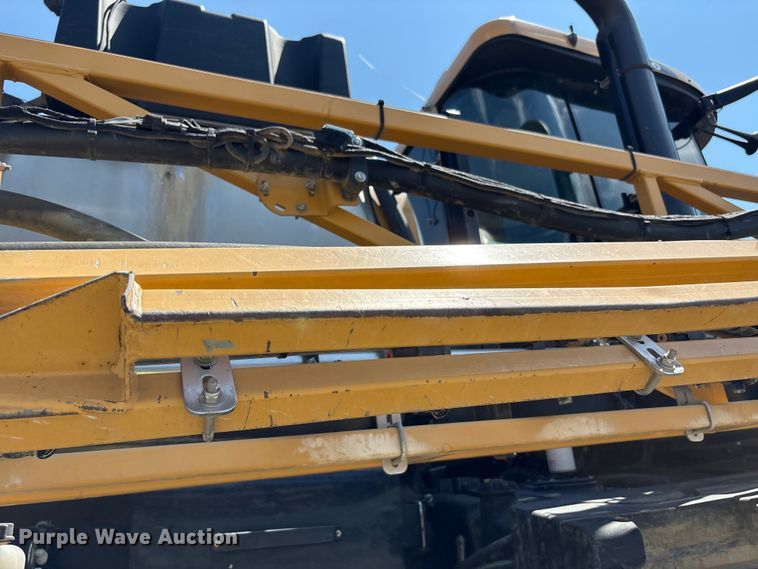 image for item YA0773 2014 Rogator RG110 sprayer