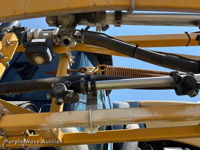 image for item YA0773 2014 Rogator RG110 sprayer