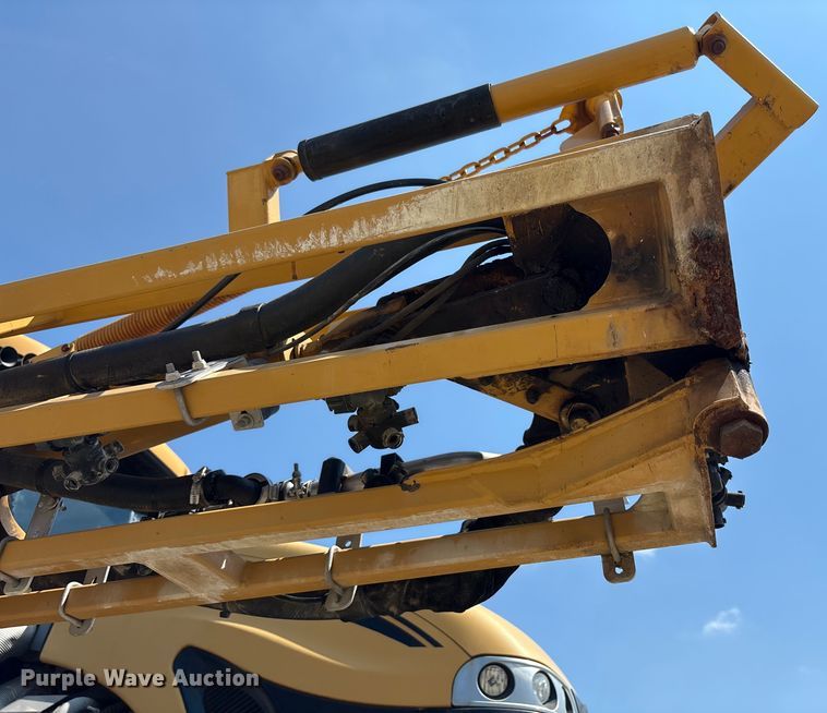 image for item YA0773 2014 Rogator RG110 sprayer