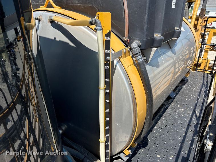 image for item YA0773 2014 Rogator RG110 sprayer