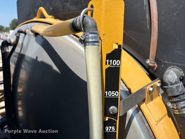 image for item YA0773 2014 Rogator RG110 sprayer