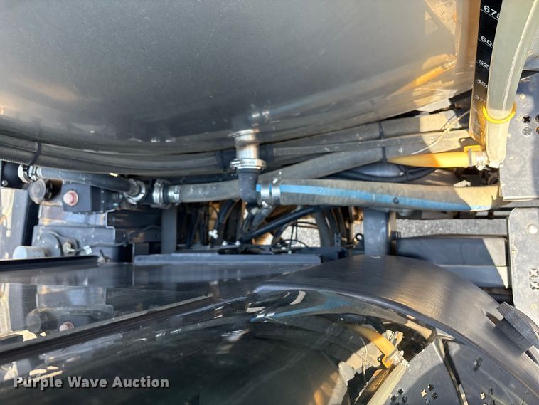 image for item YA0773 2014 Rogator RG110 sprayer