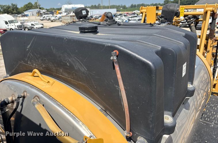 image for item YA0773 2014 Rogator RG110 sprayer