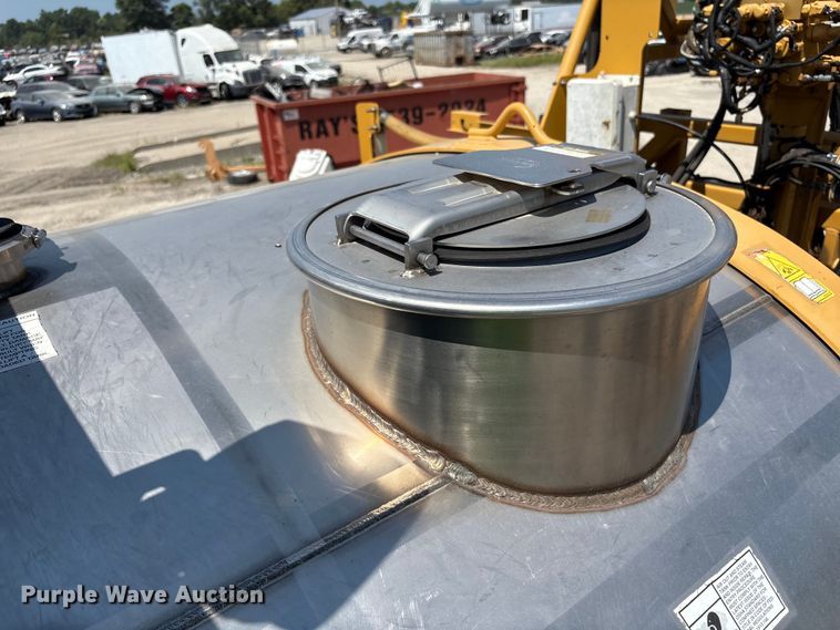 image for item YA0773 2014 Rogator RG110 sprayer