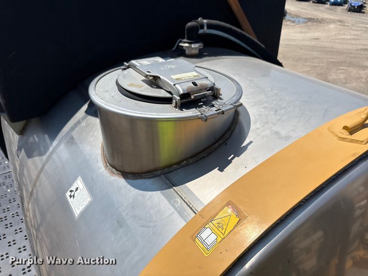 image for item YA0773 2014 Rogator RG110 sprayer