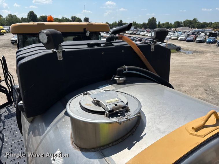 image for item YA0773 2014 Rogator RG110 sprayer