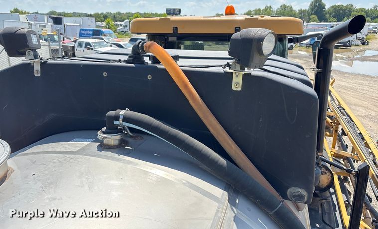 image for item YA0773 2014 Rogator RG110 sprayer