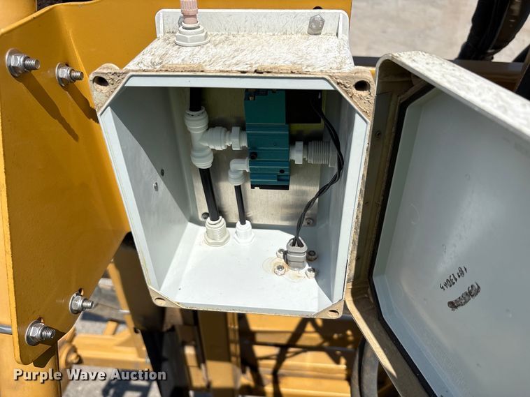 image for item YA0773 2014 Rogator RG110 sprayer