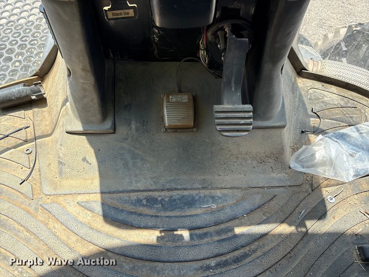 image for item YA0773 2014 Rogator RG110 sprayer