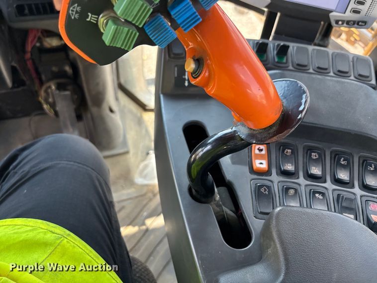 image for item YA0773 2014 Rogator RG110 sprayer