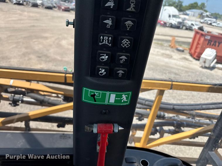 image for item YA0773 2014 Rogator RG110 sprayer