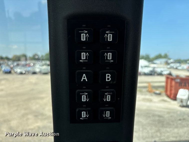 image for item YA0773 2014 Rogator RG110 sprayer