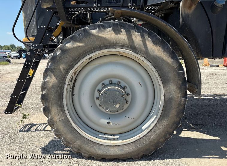 image for item YA0773 2014 Rogator RG110 sprayer