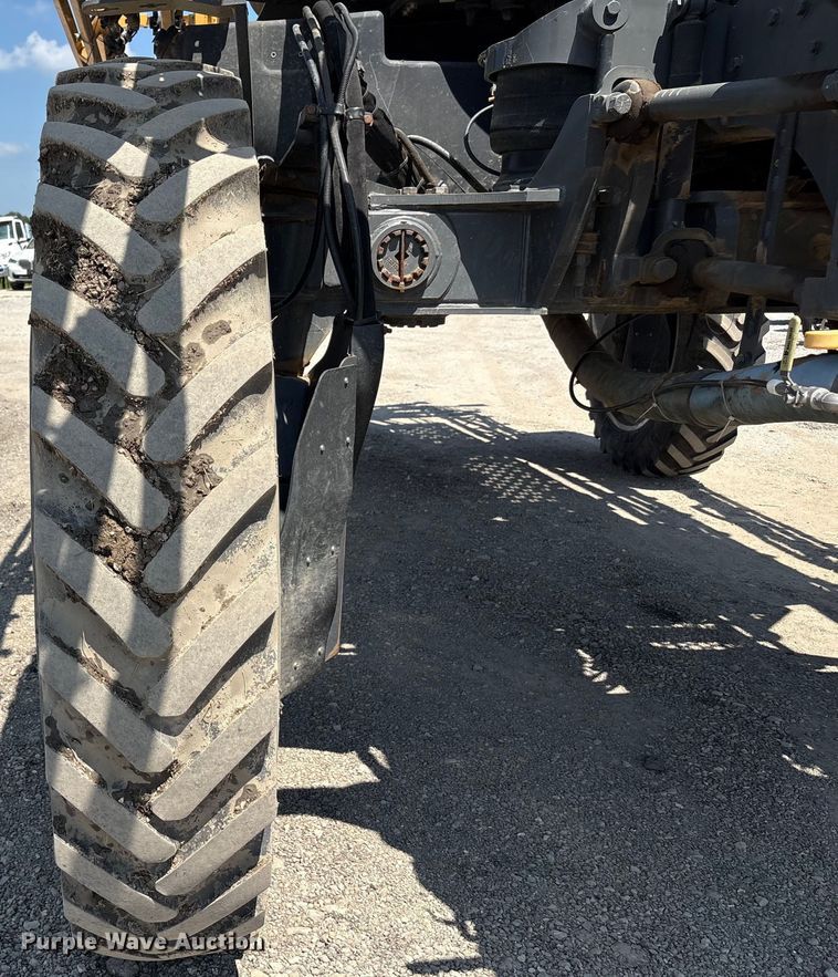 image for item YA0773 2014 Rogator RG110 sprayer