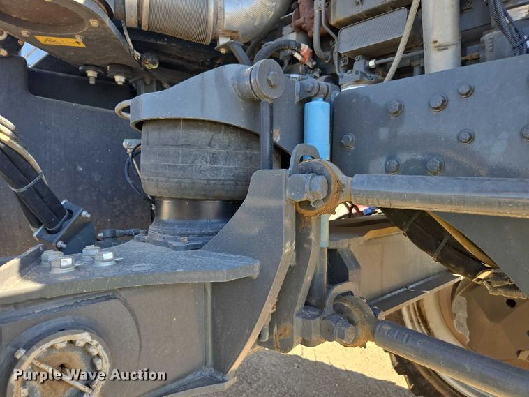 image for item YA0951 2020 Rogator RG1300C spreader