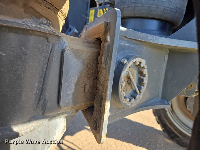 image for item YA0951 2020 Rogator RG1300C spreader