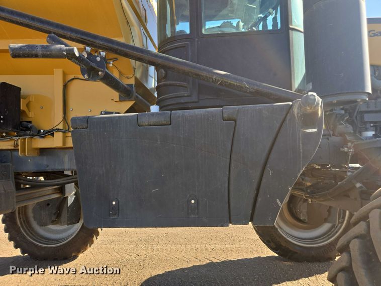 image for item YA0951 2020 Rogator RG1300C spreader