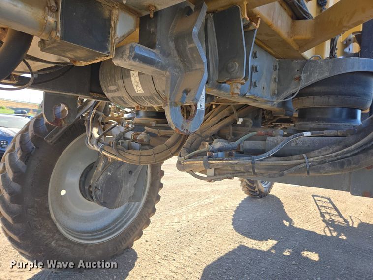 image for item YA0951 2020 Rogator RG1300C spreader