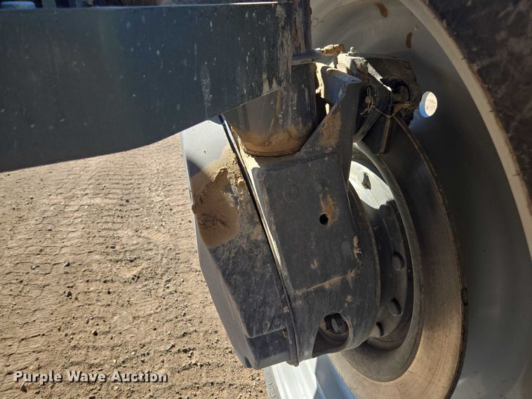 image for item YA0951 2020 Rogator RG1300C spreader