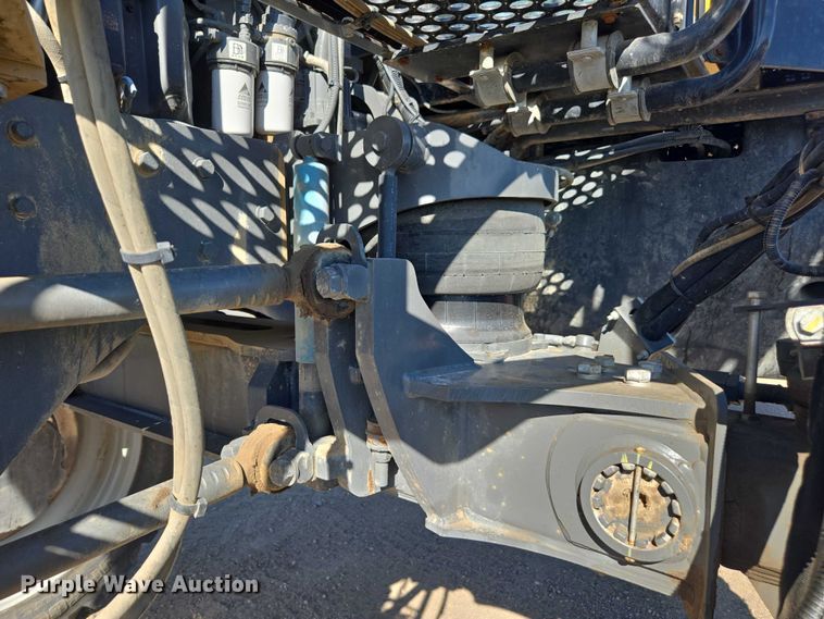 image for item YA0951 2020 Rogator RG1300C spreader