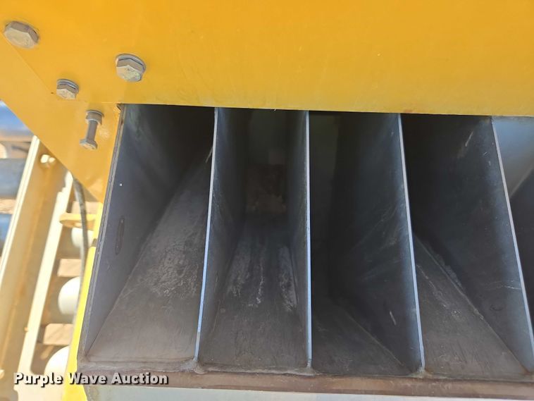 image for item YA0951 2020 Rogator RG1300C spreader