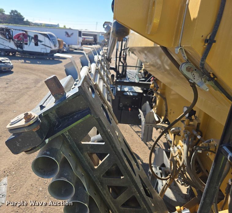 image for item YA0951 2020 Rogator RG1300C spreader