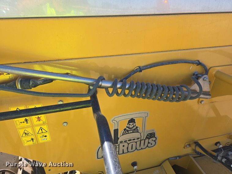 image for item YA0951 2020 Rogator RG1300C spreader