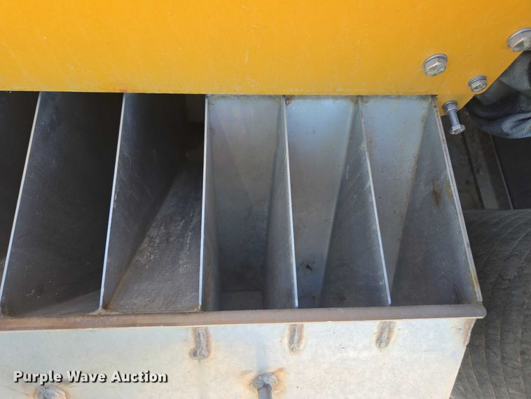 image for item YA0951 2020 Rogator RG1300C spreader