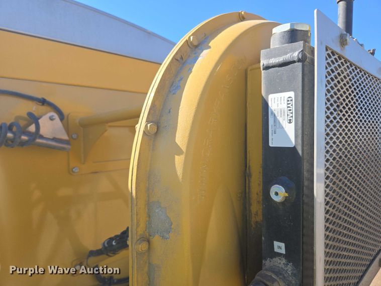 image for item YA0951 2020 Rogator RG1300C spreader