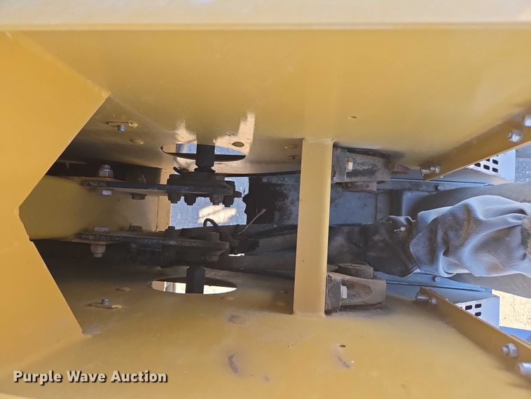 image for item YA0951 2020 Rogator RG1300C spreader