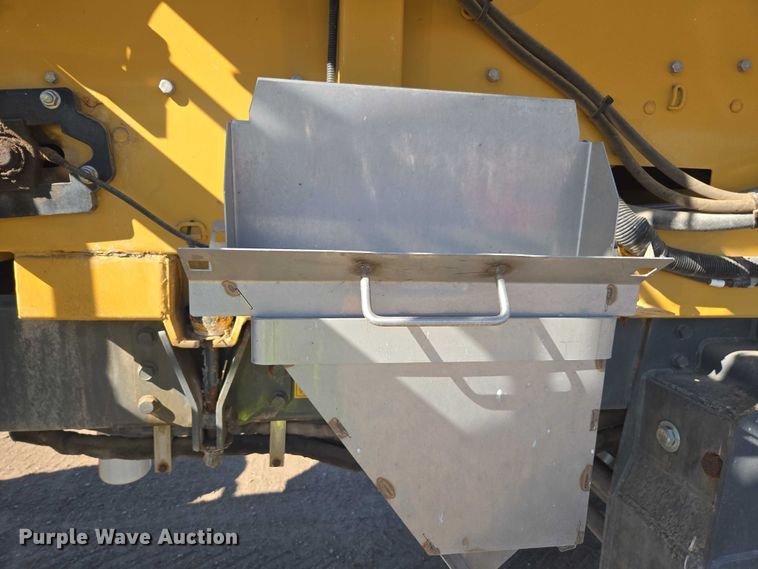 image for item YA0951 2020 Rogator RG1300C spreader