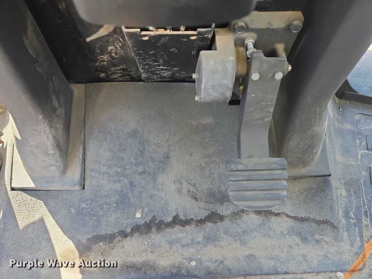 image for item YA0951 2020 Rogator RG1300C spreader