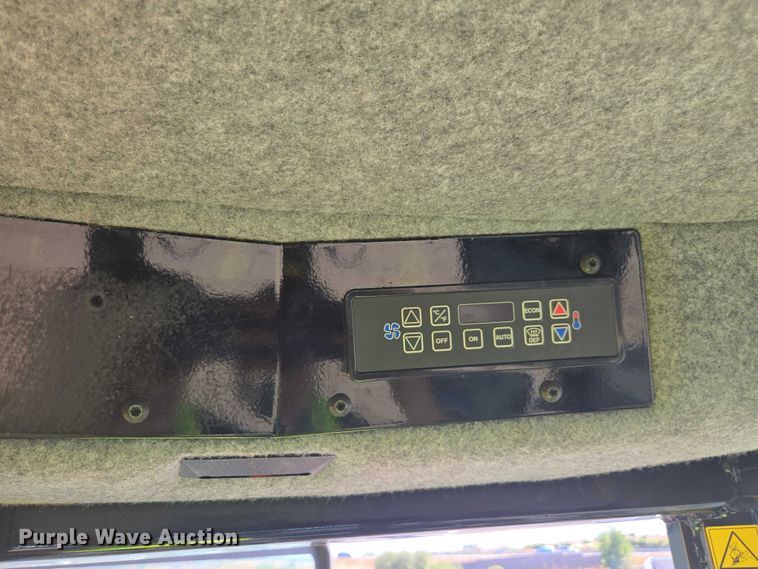 image for item YA0951 2020 Rogator RG1300C spreader