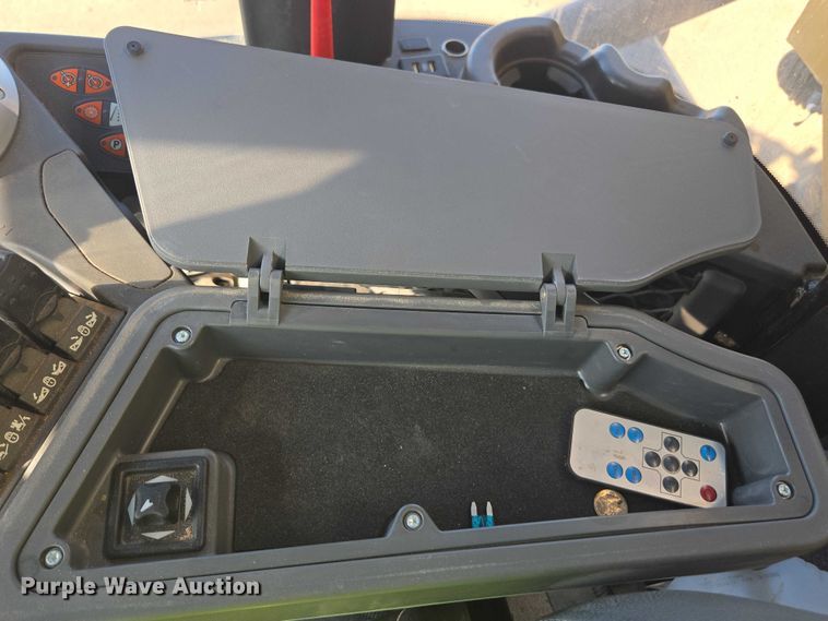 image for item YA0951 2020 Rogator RG1300C spreader