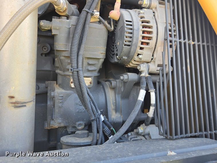 image for item YA0951 2020 Rogator RG1300C spreader