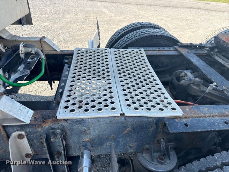 image for item DJ7759 2005 Kenworth T600 semi truck